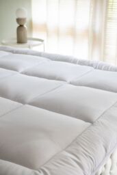 Soak&Sleep Soft As Down Mattress Topper in White - Size: Super King - thumbnail 3