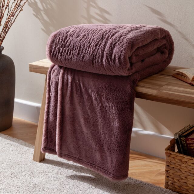 Furn Kallu Reversible Faux-Fur Throw - Size: 130 cm x 180 cm - image 1