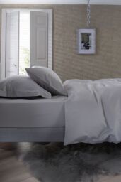 The Lyndon Company Deluxe 400 Thread Count 100% Cotton Plain Dye Duvet Cover Set in Grey - Size: King - thumbnail 2