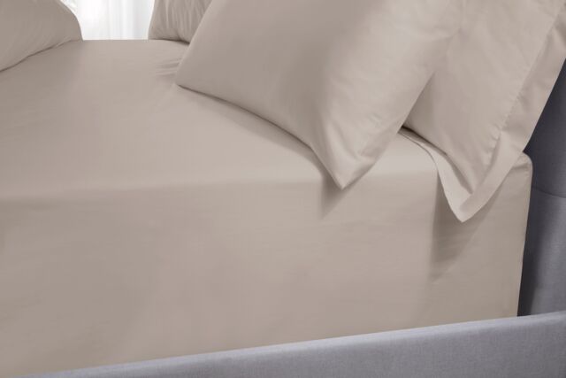 The Linen Consultancy 'TLC 5 Star Hotel Concept' 250TC Cotton Percale Extra Deep Fitted Sheet & Pair of Standard Pillowcases Set - Size: King Fitted - image 1