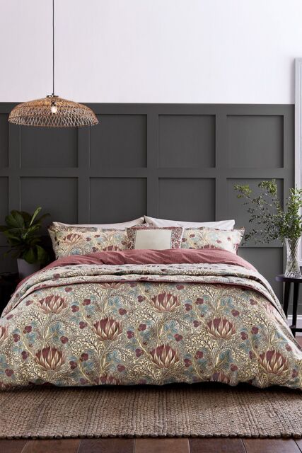 Morris & Co 'Artichoke' Cotton Duvet Cover Set in Mid Grey - Size: Double - image 1