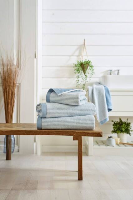 The Lyndon Company Willow Weave Stripe Towel In Luxurious 550gsm Pure Cotton in Blue - image 1
