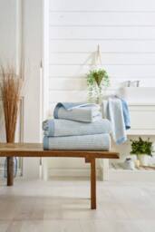 The Lyndon Company Willow Weave Stripe Towel In Luxurious 550gsm Pure Cotton in Blue