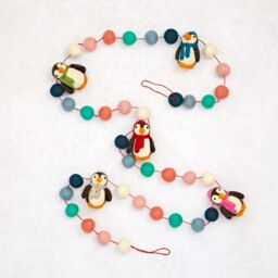Paper High Felt Penguin Garland - thumbnail 2