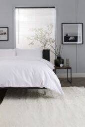 The Lyndon Company Luxury 100% Cotton 200 Thread Count Duvet Cover Set in White - Size: Single - thumbnail 1