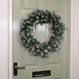Samuel Alexander 60cm Snow Tipped Christmas Wreath with 50 Warm White LEDs & 160 Bullet Tips in Green - thumbnail 6