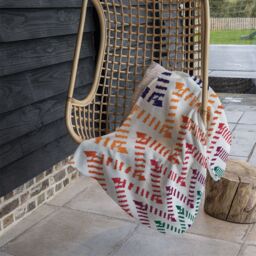 Benjamin Tate Design Freehand Horizontal Zigzag & Chevron Stripes Blanket in Natural - Size: 120 cm x 150 cm - thumbnail 4