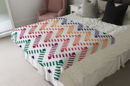 Benjamin Tate Design Freehand Horizontal Zigzag & Chevron Stripes Blanket in Natural - Size: 120 cm x 150 cm - thumbnail 3