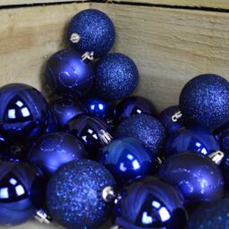 Samuel Alexander Set of 24 60mm Shatterproof Christmas Tree Baubles in Midnight Blue in Dark Blue - thumbnail 1