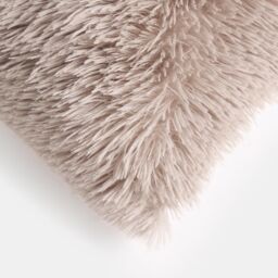 OHS Set of 2 Fluffy Shaggy Square Filled Cushion Covers in Natural - Size: 45 cm x 45 cm - thumbnail 3