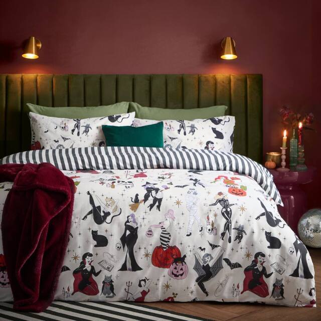 Furn Trick Or Treat Reversible Halloween Duvet Cover Set in White - Size: Single - image 1