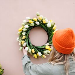 Primrose Artificial Tulip Flower Wreath with Hanging Loop in Yellow 50cm - thumbnail 3