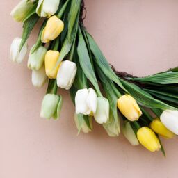 Primrose Artificial Tulip Flower Wreath with Hanging Loop in Yellow 50cm - thumbnail 5