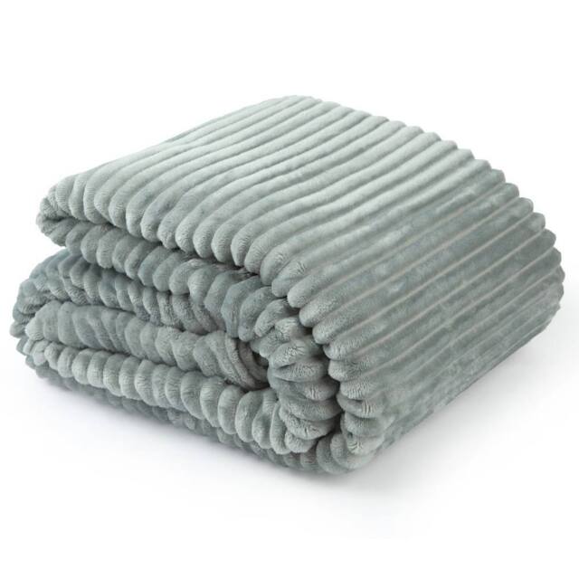 New Edge Blinds Dahlia Fleece Throw in Silver - Size: 140 cm x 180 cm - image 1