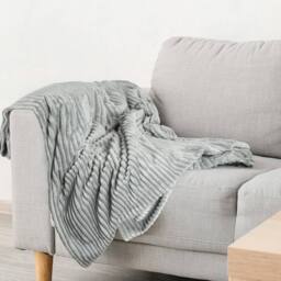 New Edge Blinds Dahlia Fleece Throw in Silver - Size: 140 cm x 180 cm - thumbnail 3