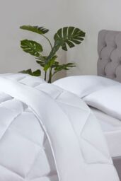 BHS 10.5 Tog Dreamy Nights Duvet in White - Size: Single - thumbnail 1
