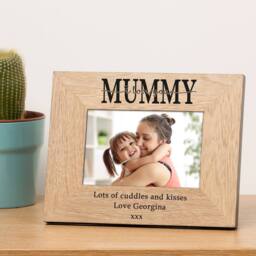 Uniqueful Women's Personalised Mummy I We Love You Wood Picture Frame 7x5 Mothers Day in Brown