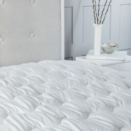 Snug City Dual Layer Mattress Topper Air Flow Hypo Allergenic Soft Touch Bedding in White - Size: Single