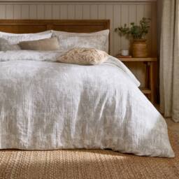 Voyage Maison Braeflower Reversible 100% Cotton Duvet Cover Set in Natural - Size: Single - thumbnail 3