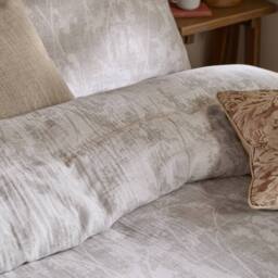 Voyage Maison Braeflower Reversible 100% Cotton Duvet Cover Set in Natural - Size: Single - thumbnail 2