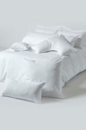 Homescapes Egyptian Cotton V Shaped Pillowcase 200 TC in White - thumbnail 5