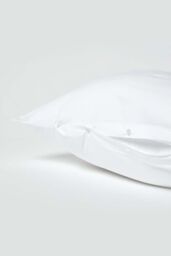 Homescapes Egyptian Cotton V Shaped Pillowcase 200 TC in White - thumbnail 4