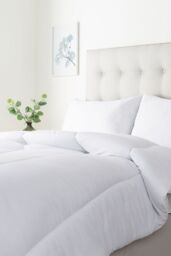 Slumberdown Cosy Nights 10.5 Tog All Year Round Duvet With 2 Pillows in White - Size: Single - thumbnail 3