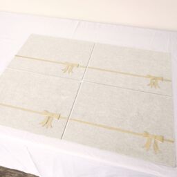 Melody Maison Set Of 4 Beige Rectangular Felt Placemat With Champagne Gold Bow - thumbnail 3