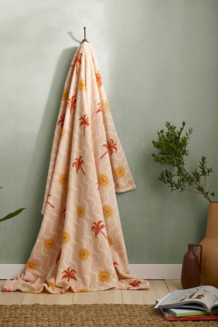 Fusion 'Soleil' Fleece Throw in Coral - Size: 120 cm x 150 cm - image 1
