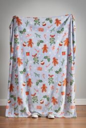 Catherine Lansfield 'Christmas Gingerbread' Cosy Fleece Blanket Throw in Blue - Size: 130 cm x 170 cm - thumbnail 3