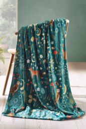 Catherine Lansfield 'Enchanted Twilight Animals' Cosy Fleece Blanket Throw in Green - Size: 130 cm x 170 cm