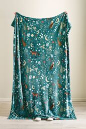 Catherine Lansfield 'Enchanted Twilight Animals' Cosy Fleece Blanket Throw in Green - Size: 130 cm x 170 cm - thumbnail 3