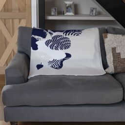 Benjamin Tate Design Prints Of Navy Autumn Leaves Blanket in Natural - Size: 120 cm x 150 cm - thumbnail 2