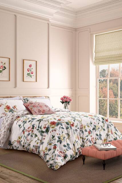 English Heritage 'Craven Street Floral Trail' Cotton Duvet Cover Set - Size: Super King - image 1