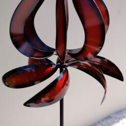 Primrose Metal Flutter Bulb Kinetic Wind Spinner in Red 65cm - thumbnail 5