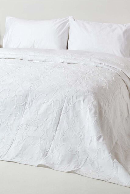 Homescapes Cotton Rich Floral Pattern Bedspread in White - Size: Double - image 1