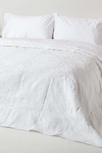 Cotton Rich Floral Pattern Bedspread - image 1