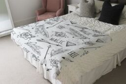 Benjamin Tate Design Tribal Feathers Arrows & Diamonds Blanket in Natural - Size: 120 cm x 150 cm - thumbnail 3