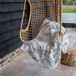 Benjamin Tate Design Tribal Feathers Arrows & Diamonds Blanket in Natural - Size: 120 cm x 150 cm - thumbnail 4