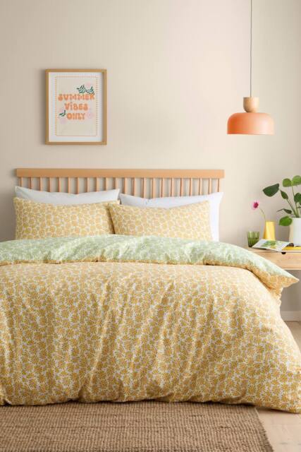 Fusion 'Retro Daisy Floral' Easy Care Duvet Cover Set in Yellow - Size: King - image 1