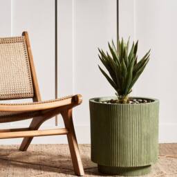 Wyld and Coco Fibre Clay Planter 37 cm Vertical Rib Finish Green - thumbnail 1