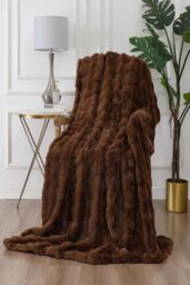 Rapport Home Luxury 3D Fur Polyester Blanket Soft & Cosy (150x200cm) in Brown - Size: 150 cm × 200 cm - thumbnail 1