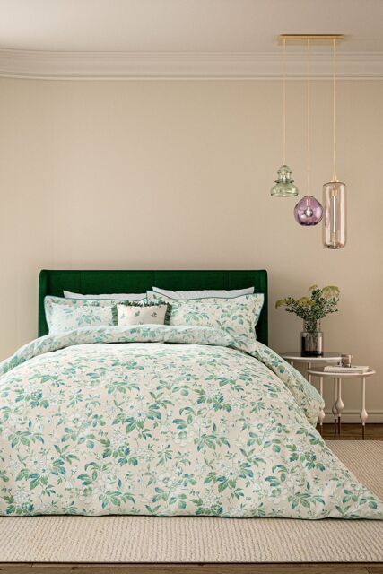 V&A 'Briar Bloom' Cotton Duvet Cover Set in Green - Size: Single - image 1