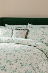 V&A 'Briar Bloom' Cotton Duvet Cover Set in Green - Size: Single - thumbnail 2