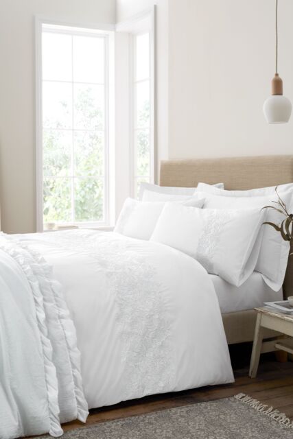 Bianca 'Embroidery Floral' 200 Thread Count Cotton Duvet Cover Set in White - Size: Super King - image 1