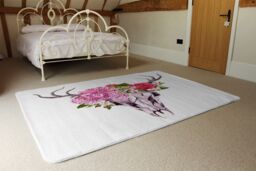 Benjamin Tate Design Deer Animal Skull With Flowers & Feathers Rug in Natural - Size: Large - thumbnail 3