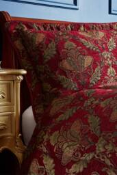 Paoletti Shiraz Traditional Damask Jacquard Floral Piped Pillow Sham in Burgundy