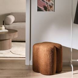 Wyld and Coco Clover-Shaped Bouclé Pouffe Golden Brown - thumbnail 1