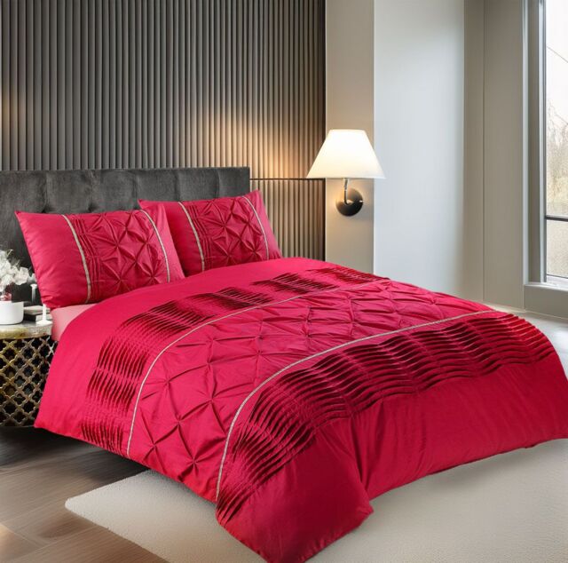 Snug City Duvet Cover & Pillowcase Set Modern Pintuck Border Pleated Bed Linen in Red - Size: Single - image 1