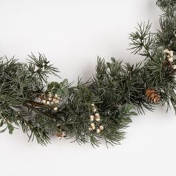 Scottish Everlastings Ltd 150cm Natural Feel Garland with lights in Green - thumbnail 3